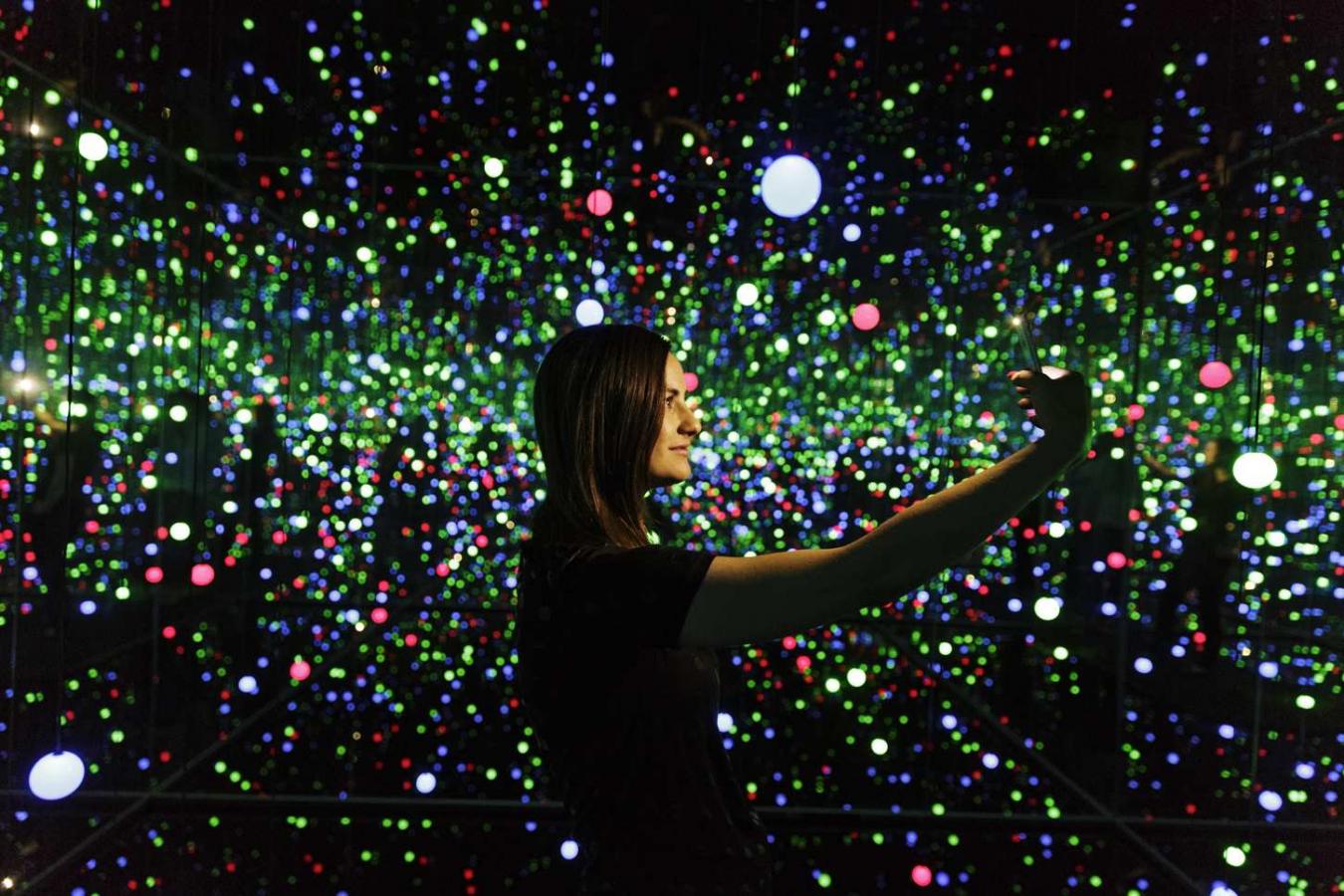 Installationen Gleaming Lights of the Souls af den japanske kunstner Yayoi Kusama er et elsket værk på Louisiana