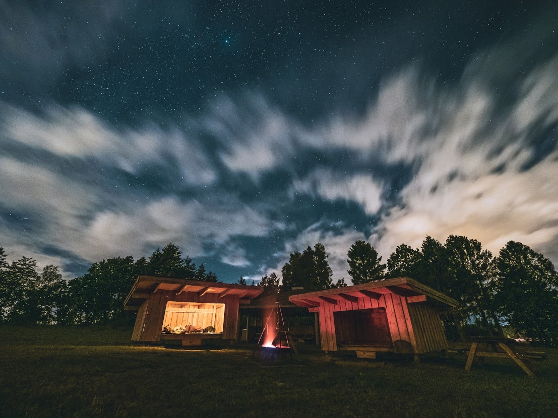 Overnat under åben himmel i Haldbjerg Shelters