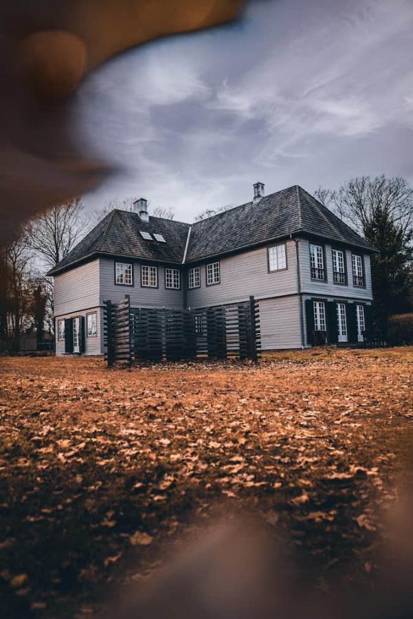 Munkeruphus i gråvejr