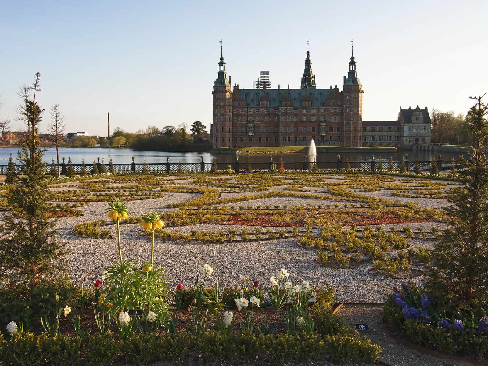 Frederiksborg Slot og den smukke barokhave
