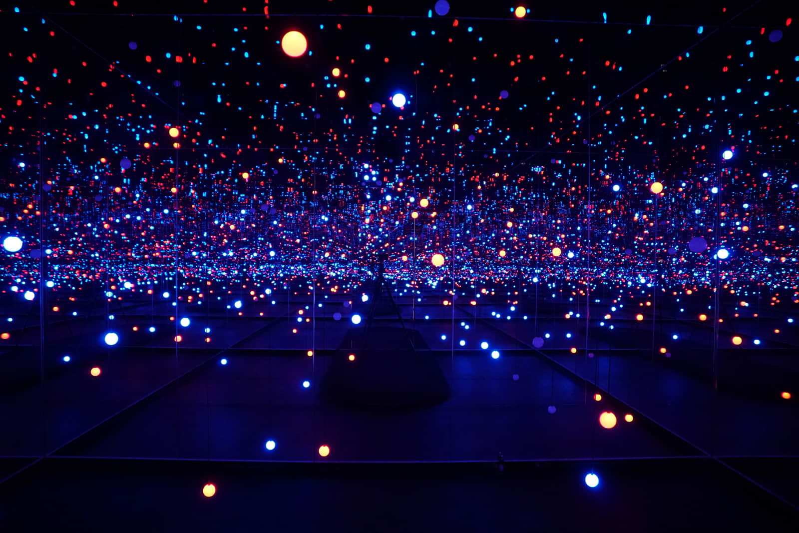 Oplev udstillinger af international art på Louisiana