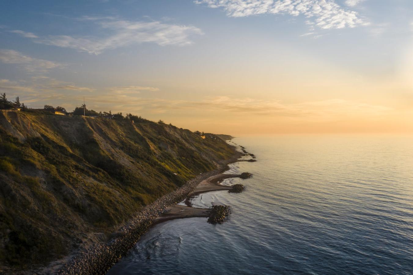 Vejby Strand set fra vandsiden af