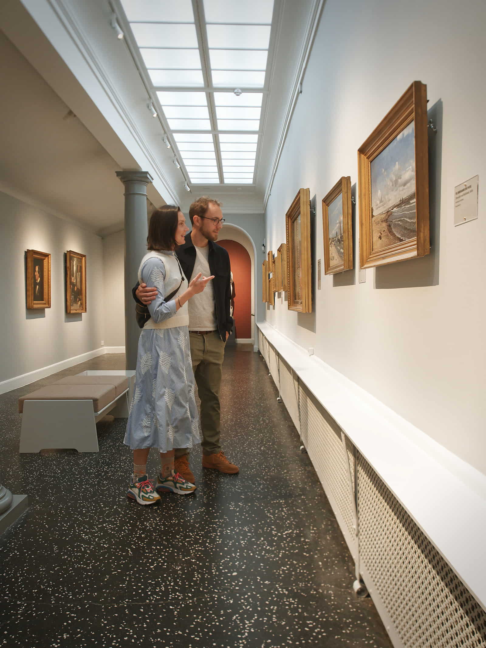 Oplev smukke malerier på det hyggelige museum Nivaagaard.