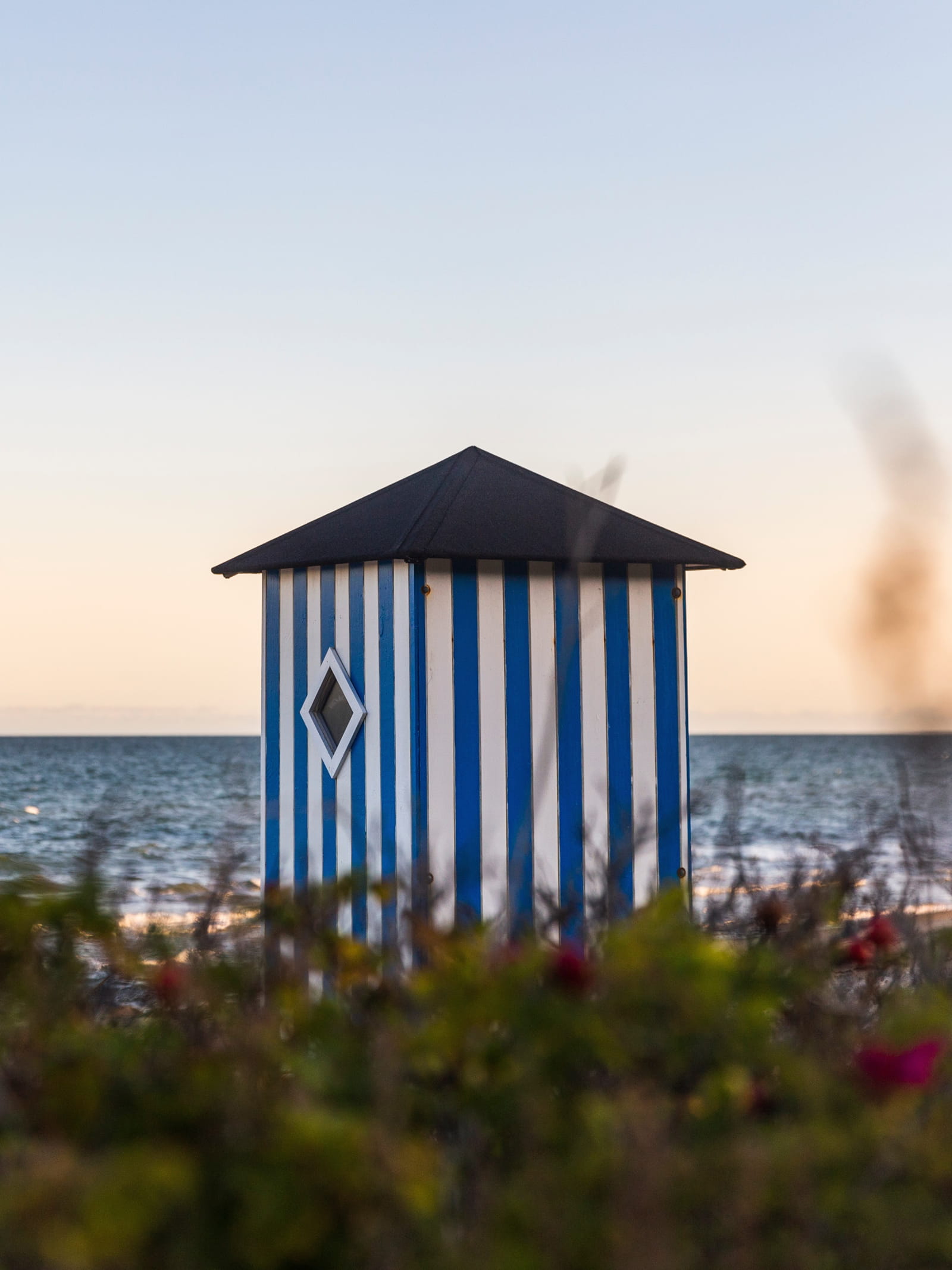 Ikoniske stribede badehuse ved Rågeleje Strand