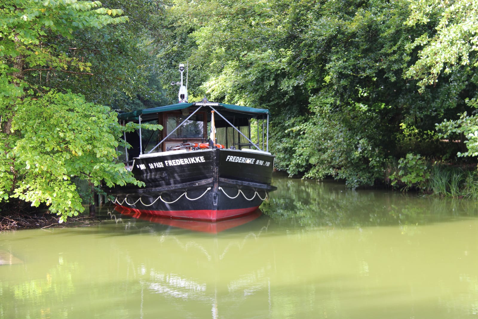 M/S Frederikke sejler på Danmarks største sø Arresø om sommeren
