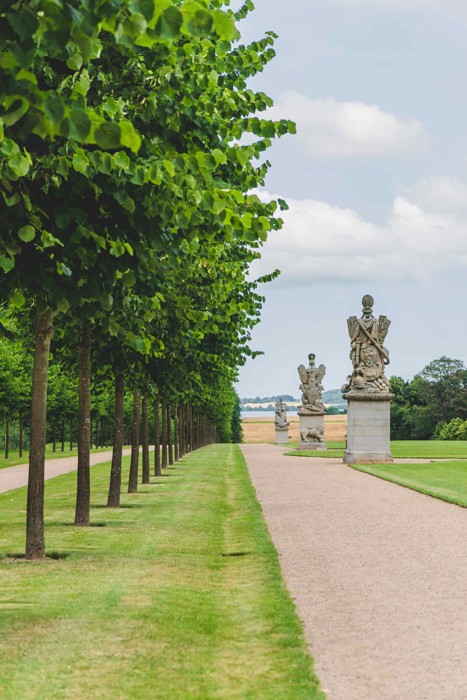 Slotshaven med de smukke stenfigurer i Fredensborg