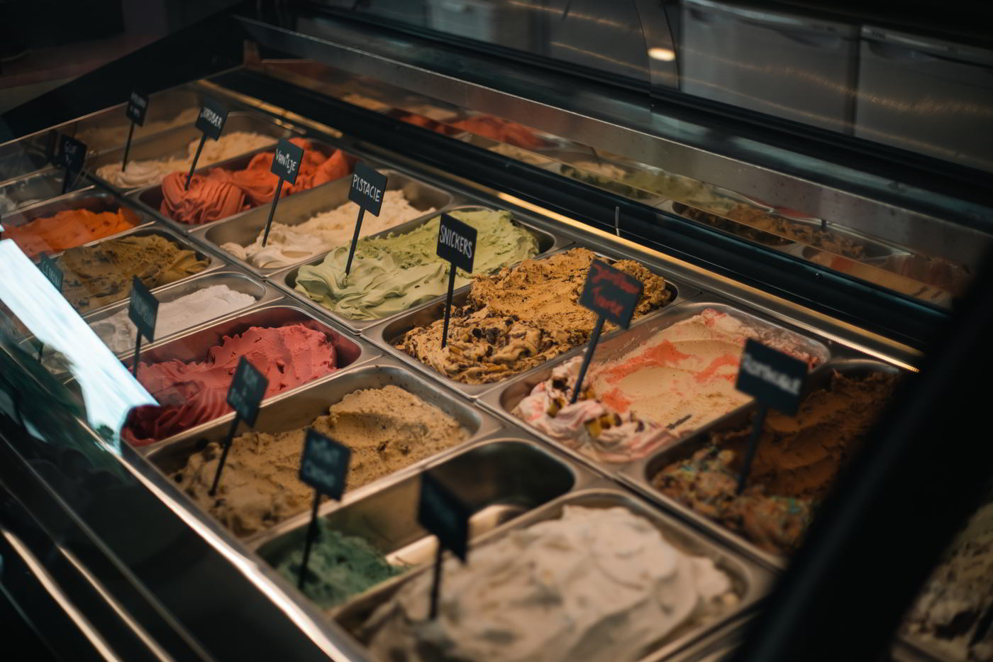 Choose your ice cream from one of the ice cream parlours in the pedestrian street Nørregade in Frederiksværk.