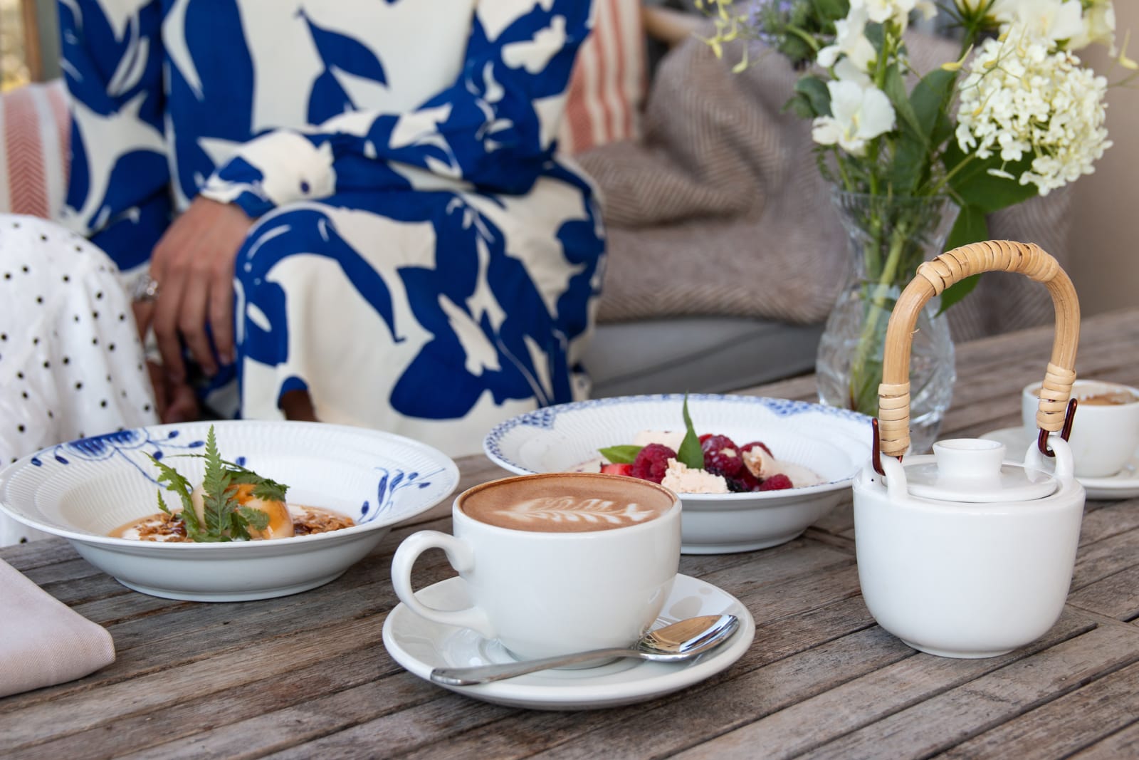 Kaffe på terrassen hos Helenekilde Badehotel