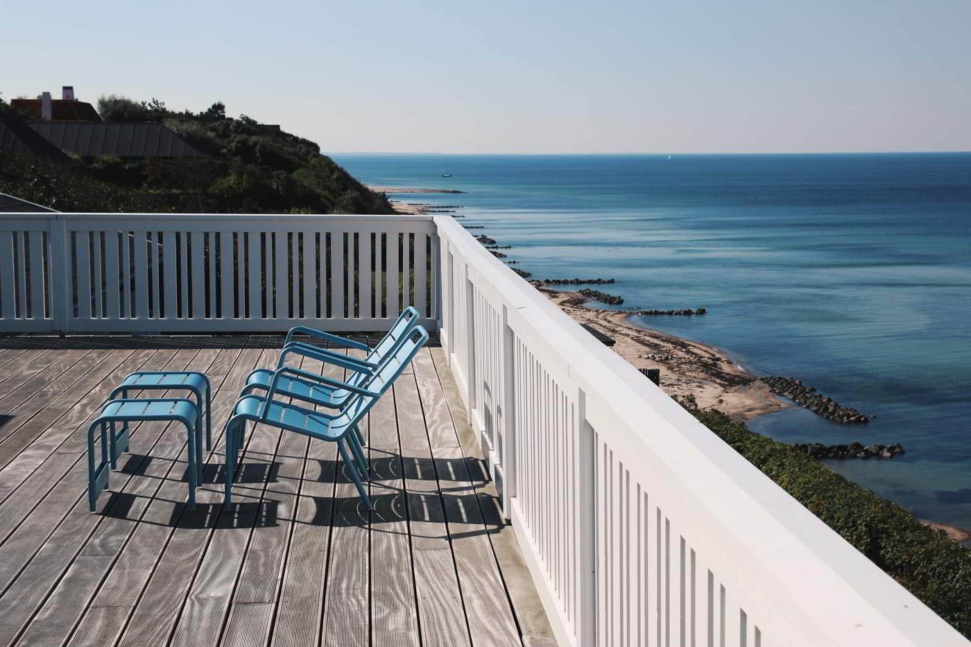 Nyd udsogten over havet fra terassen på Helenekilde Badehotel