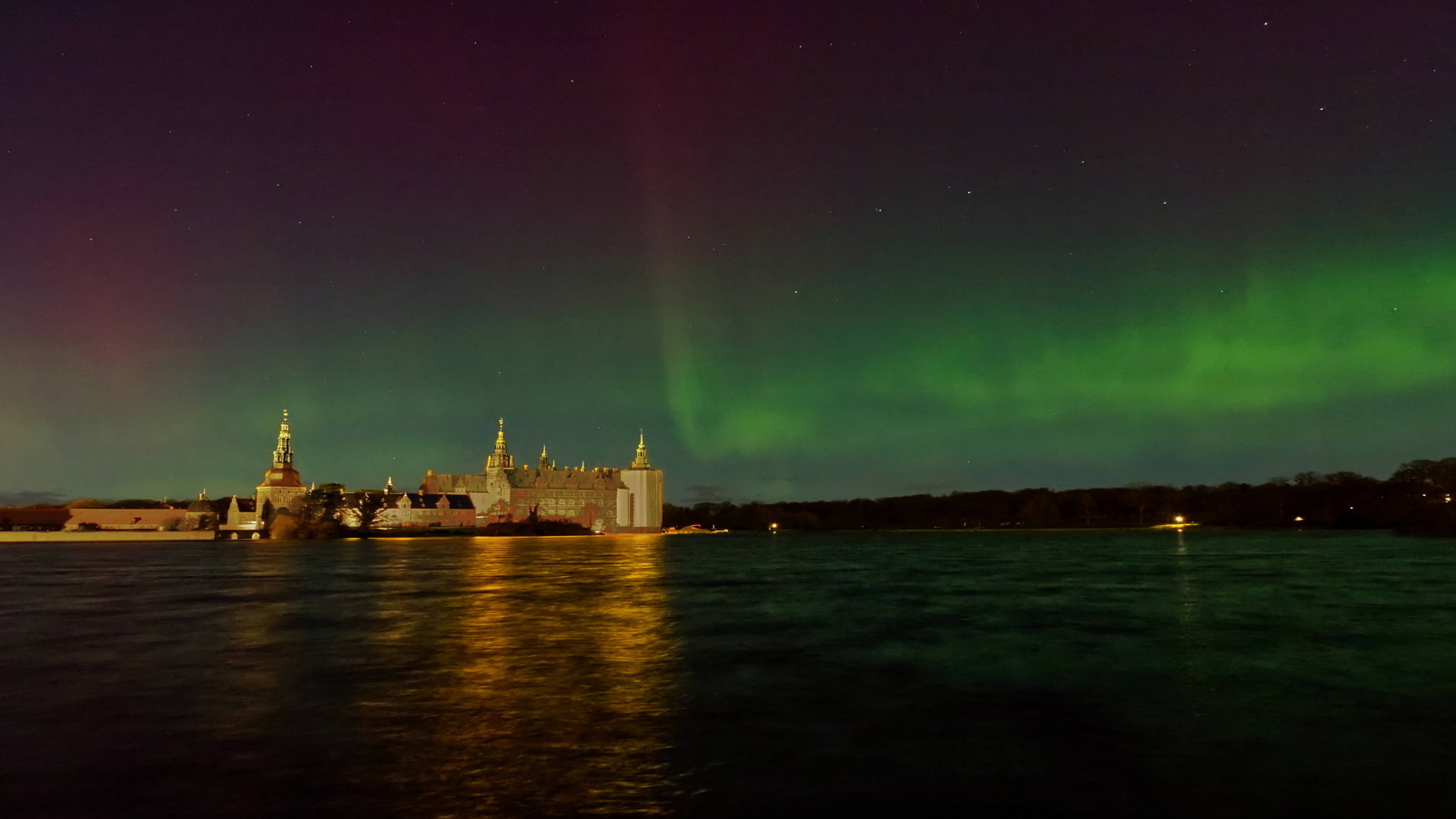 Nordlys over Frederiksborg Slot
