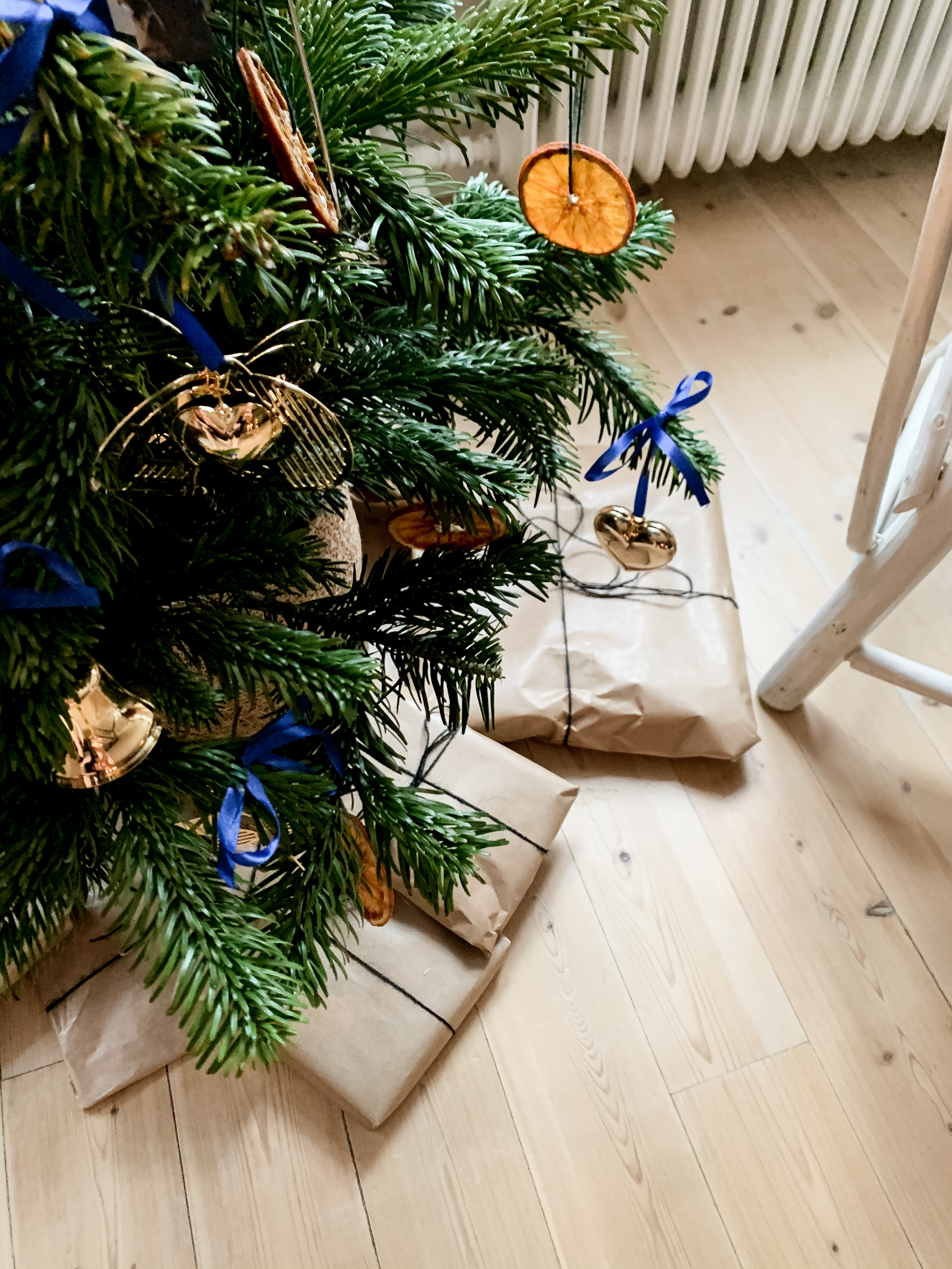 juletræet med sin pynt