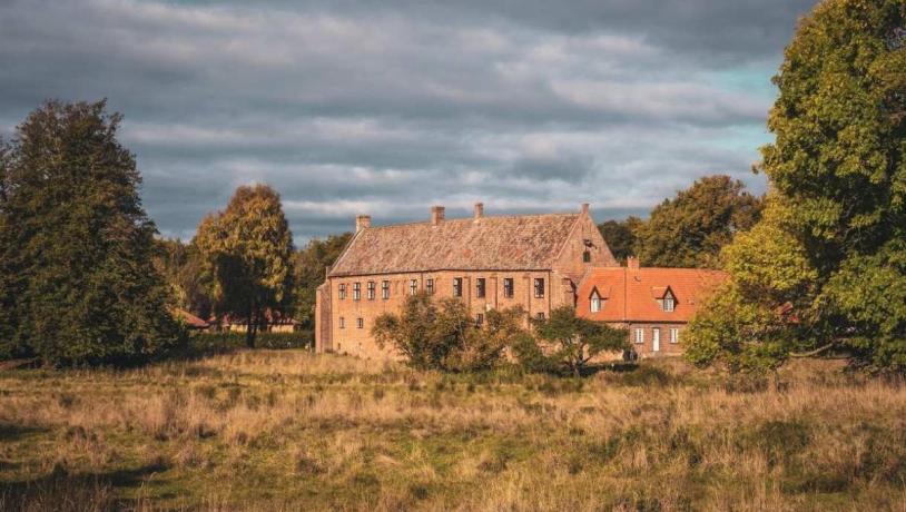 Esrum Kloster ligger ved Esrum og er porten til de dejligste naturoplevelser og vandreture i det nordlige Sjælland. 