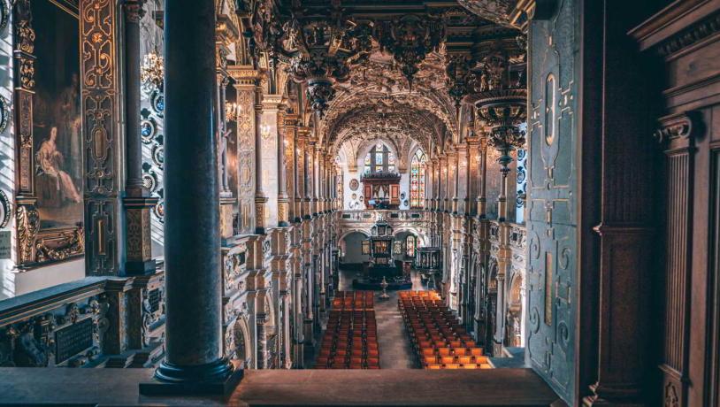 The castle church at Frederiksborg Castle seen from above the organ with gold, glitter and ornaments.