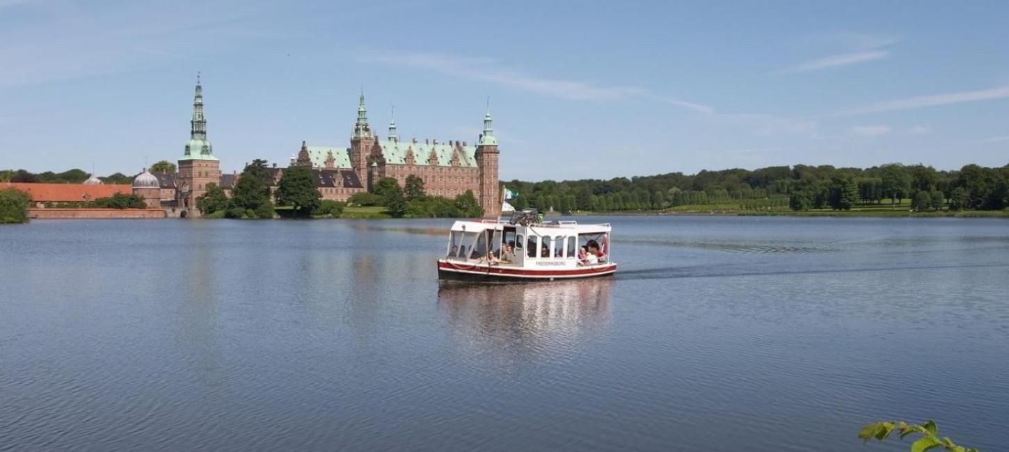 Den lille færge på Slotssøen_Hillerød