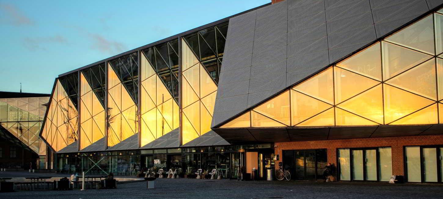 Kulturværftet i Helsingør i solopgangen
