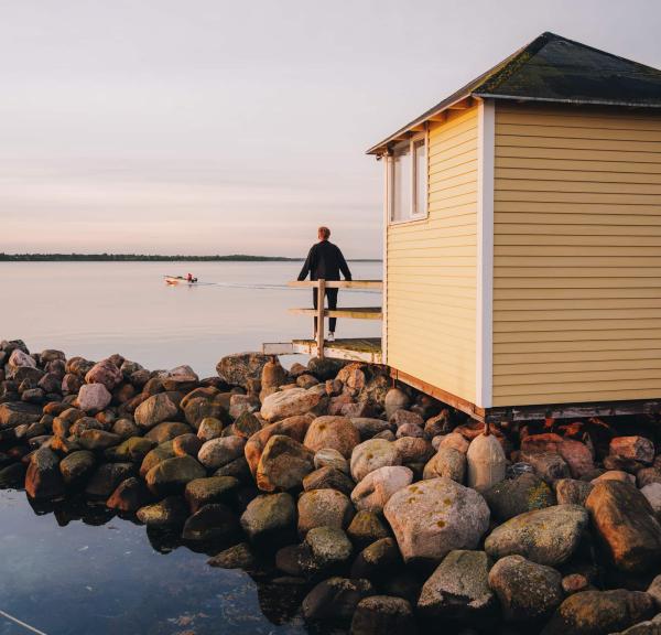 Lynæs Havn - Det gule badehus
