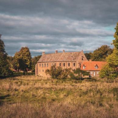 Esrum Kloster ligger ved Esrum og er porten til de dejligste naturoplevelser og vandreture i det nordlige Sjælland. 