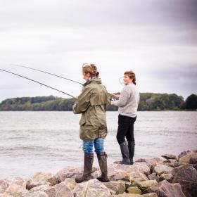 Kvinder fisker