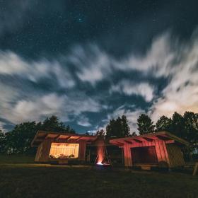 Overnat under åben himmel i Haldbjerg Shelters